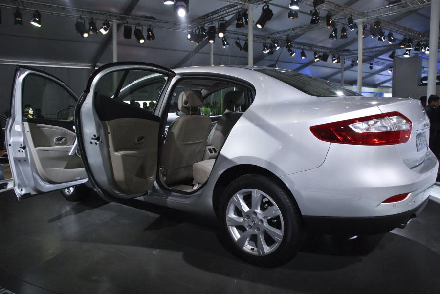  Renault Fluence 2010 года  (фото 55 из 146)